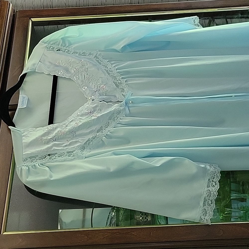 LORRAINE ROBE - Picture 4 of 7